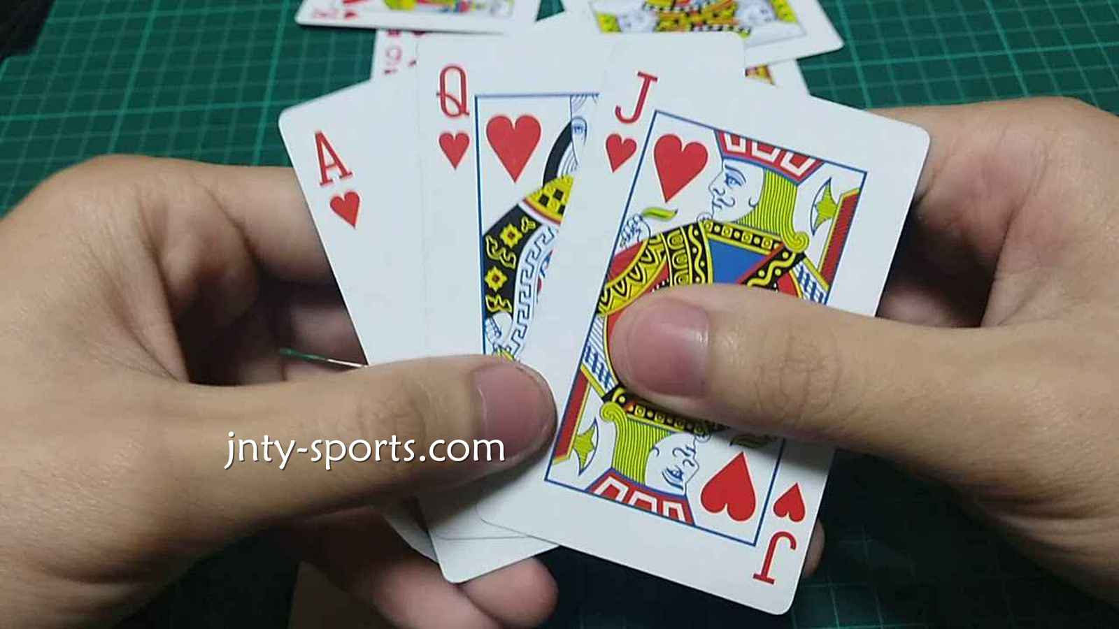 在开元体育快速玩起棋牌游戏《越南扑克》经典比大小